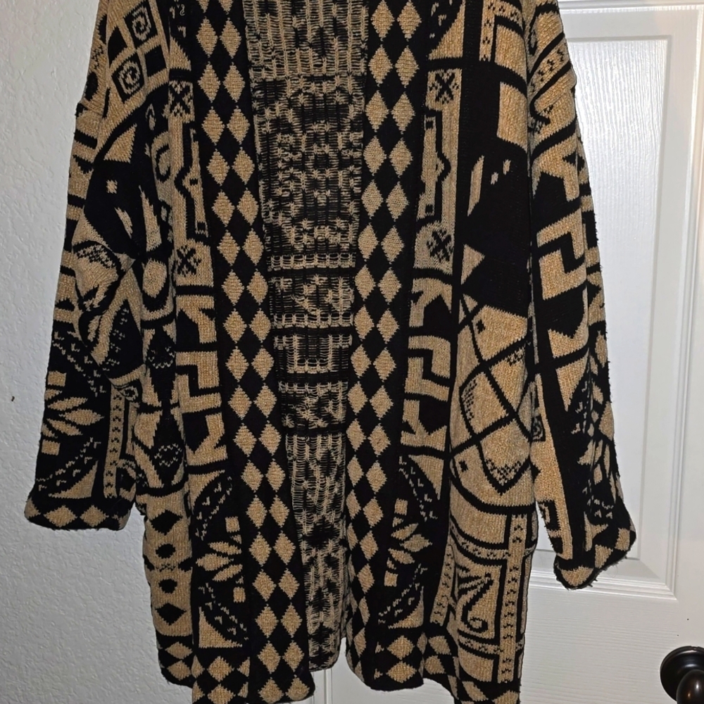 Carducci LG Black/Tan Cardigan